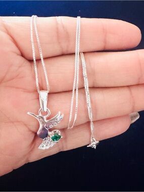 925 Sterling Silver Hummingbird Pendant Necklace with Emerald Green Stone. New